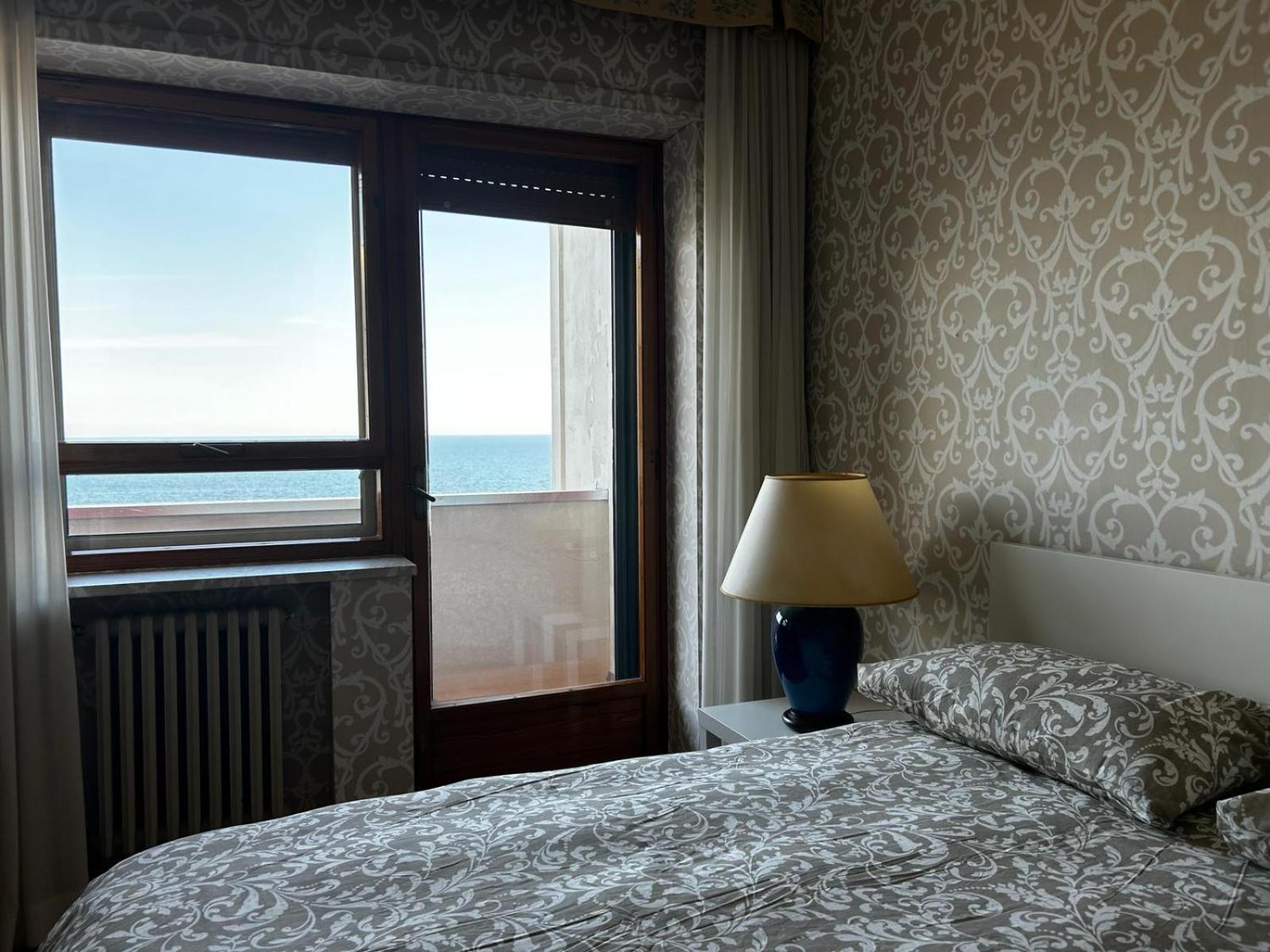 Front Beach Apartment - 3 Bedrooms Bari Bagian luar foto
