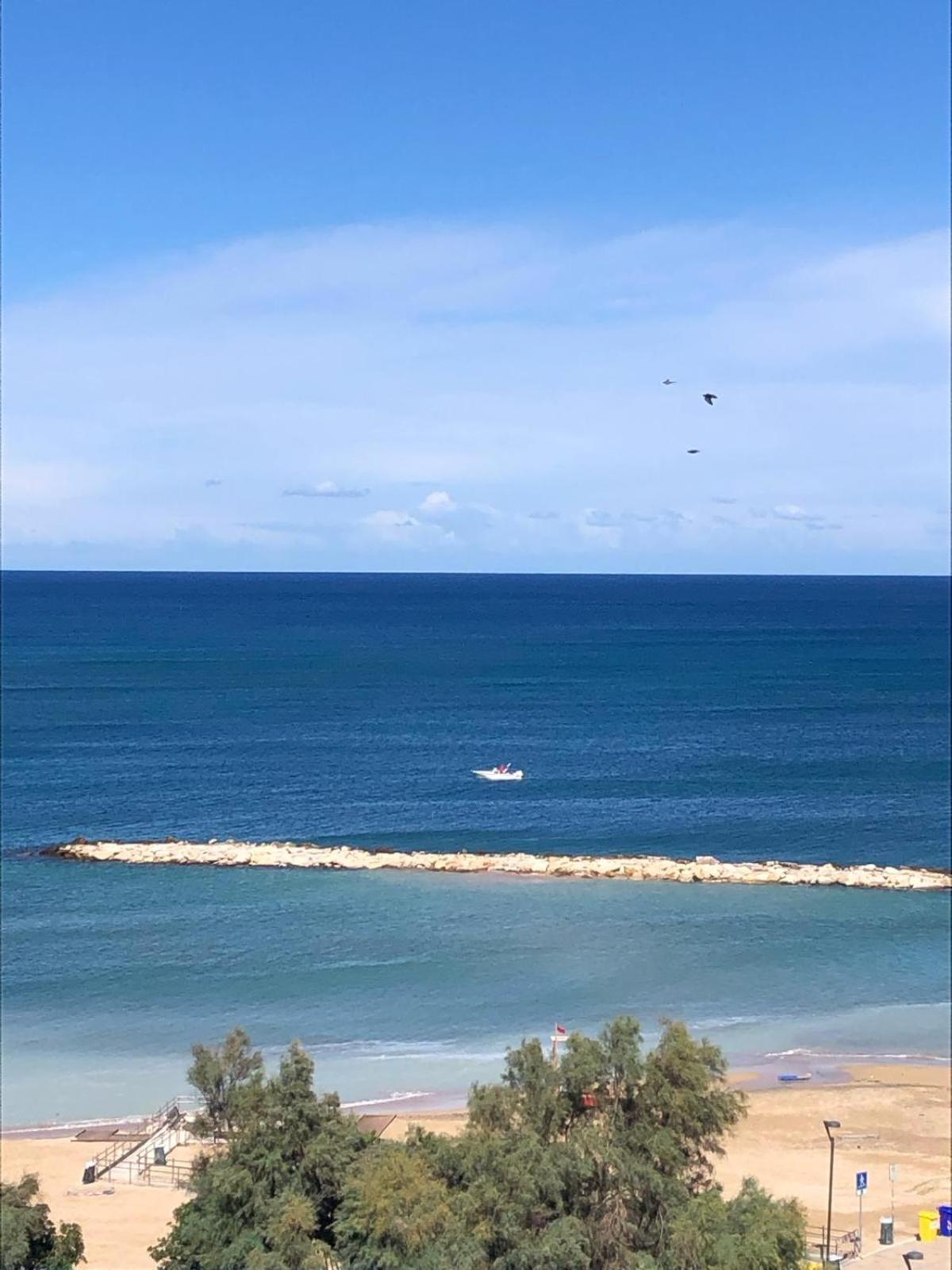Front Beach Apartment - 3 Bedrooms Bari Bagian luar foto