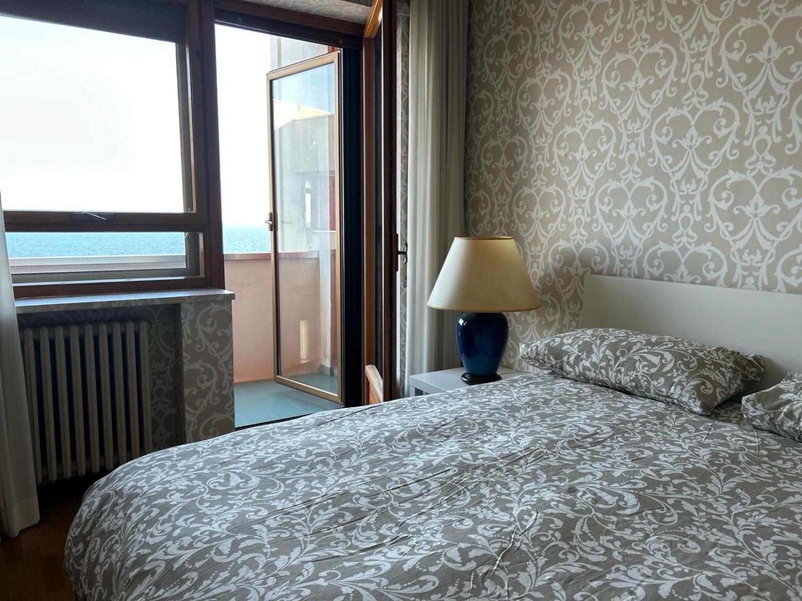 Front Beach Apartment - 3 Bedrooms Bari Bagian luar foto