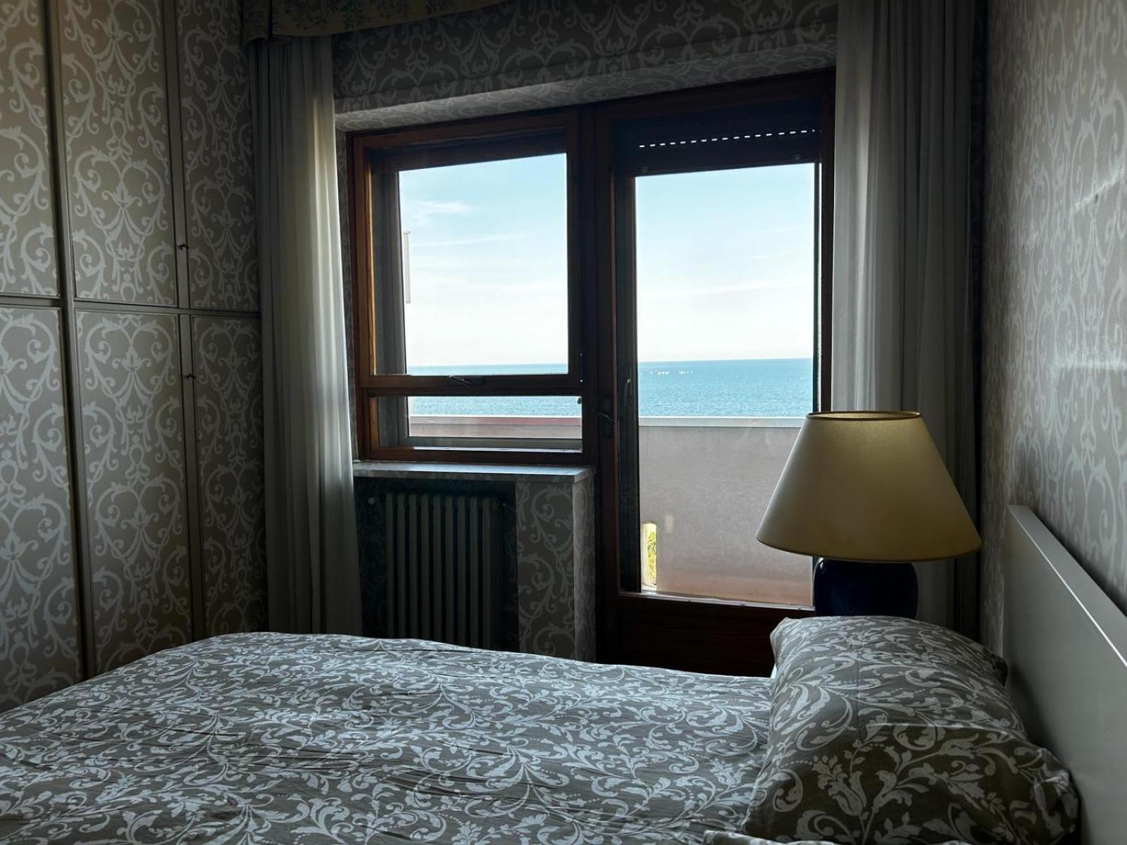 Front Beach Apartment - 3 Bedrooms Bari Bagian luar foto