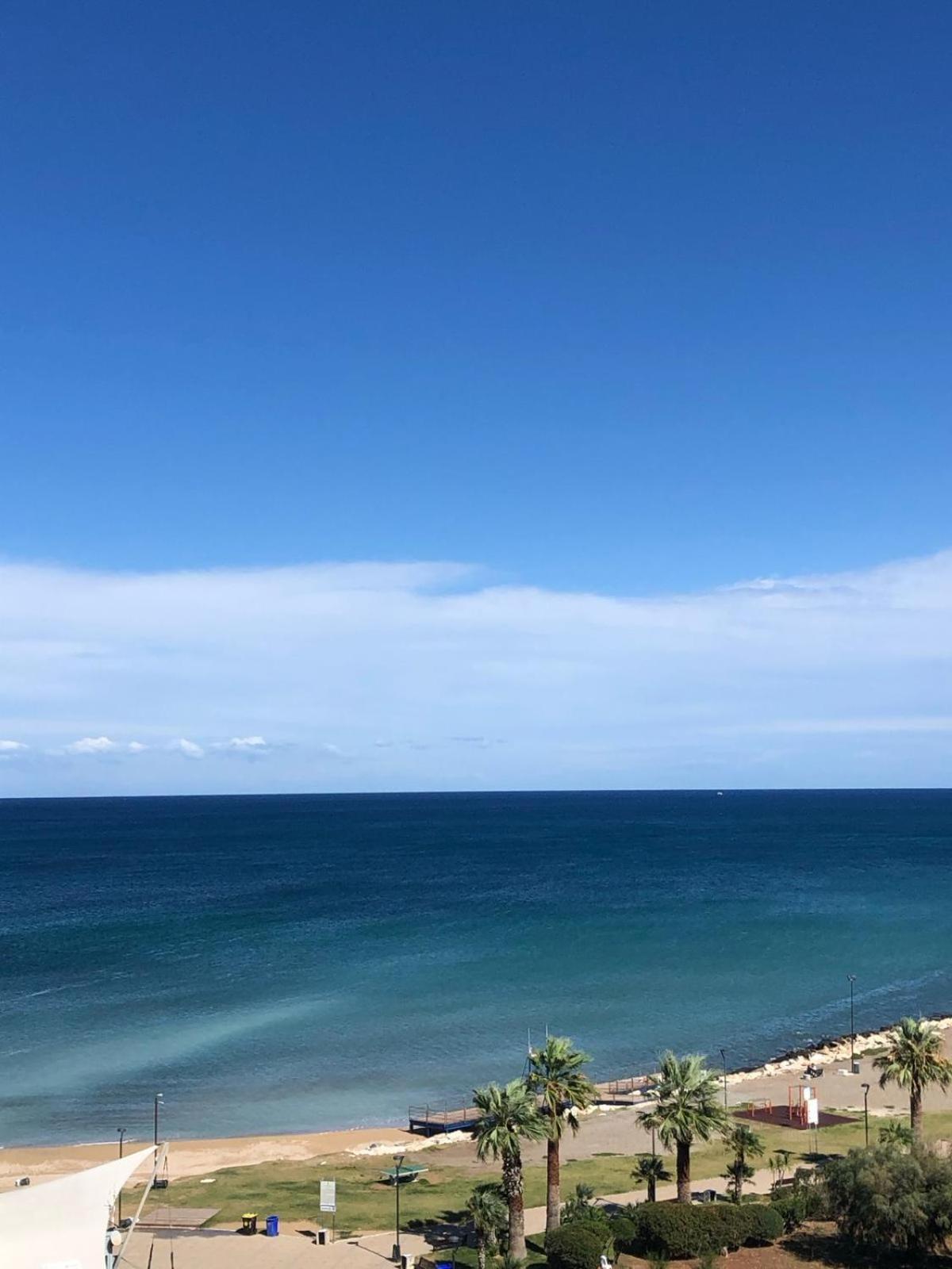 Front Beach Apartment - 3 Bedrooms Bari Bagian luar foto