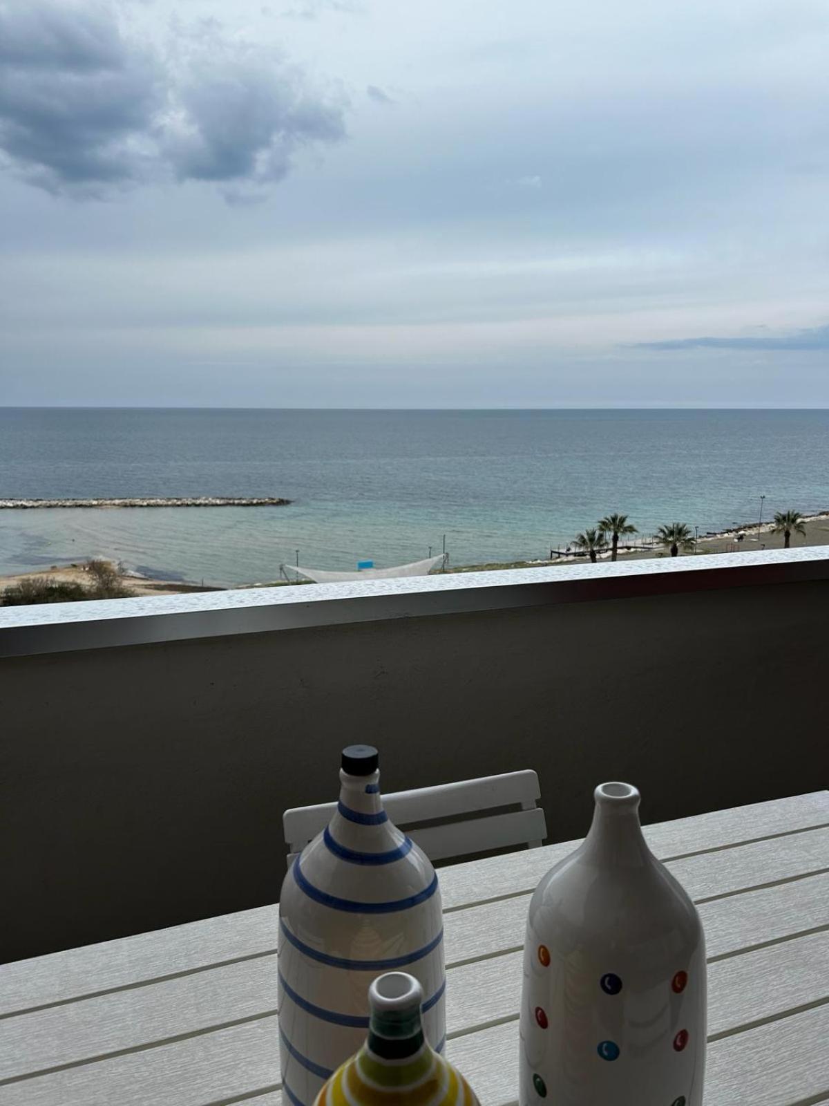 Front Beach Apartment - 3 Bedrooms Bari Bagian luar foto