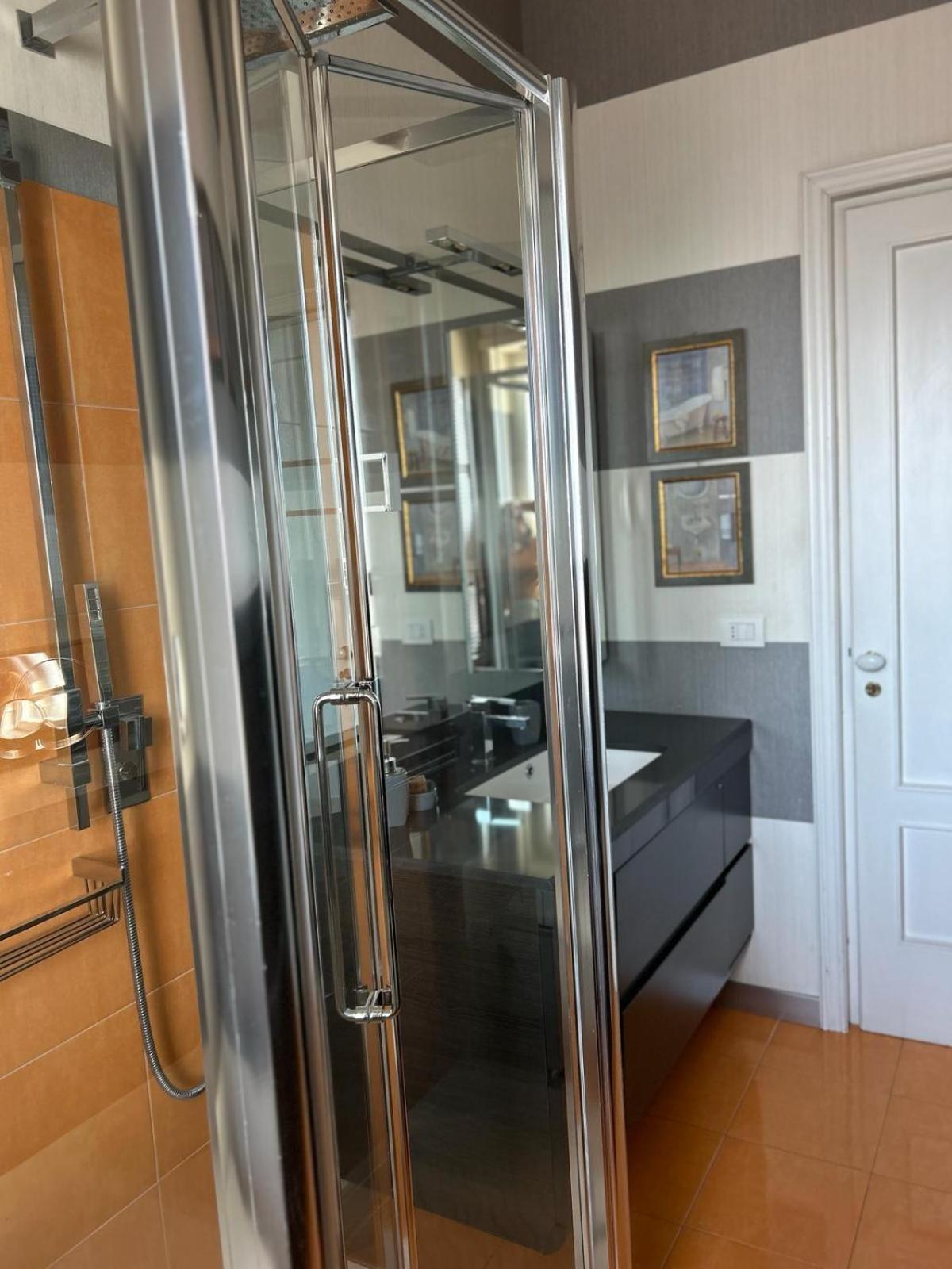 Front Beach Apartment - 3 Bedrooms Bari Bagian luar foto