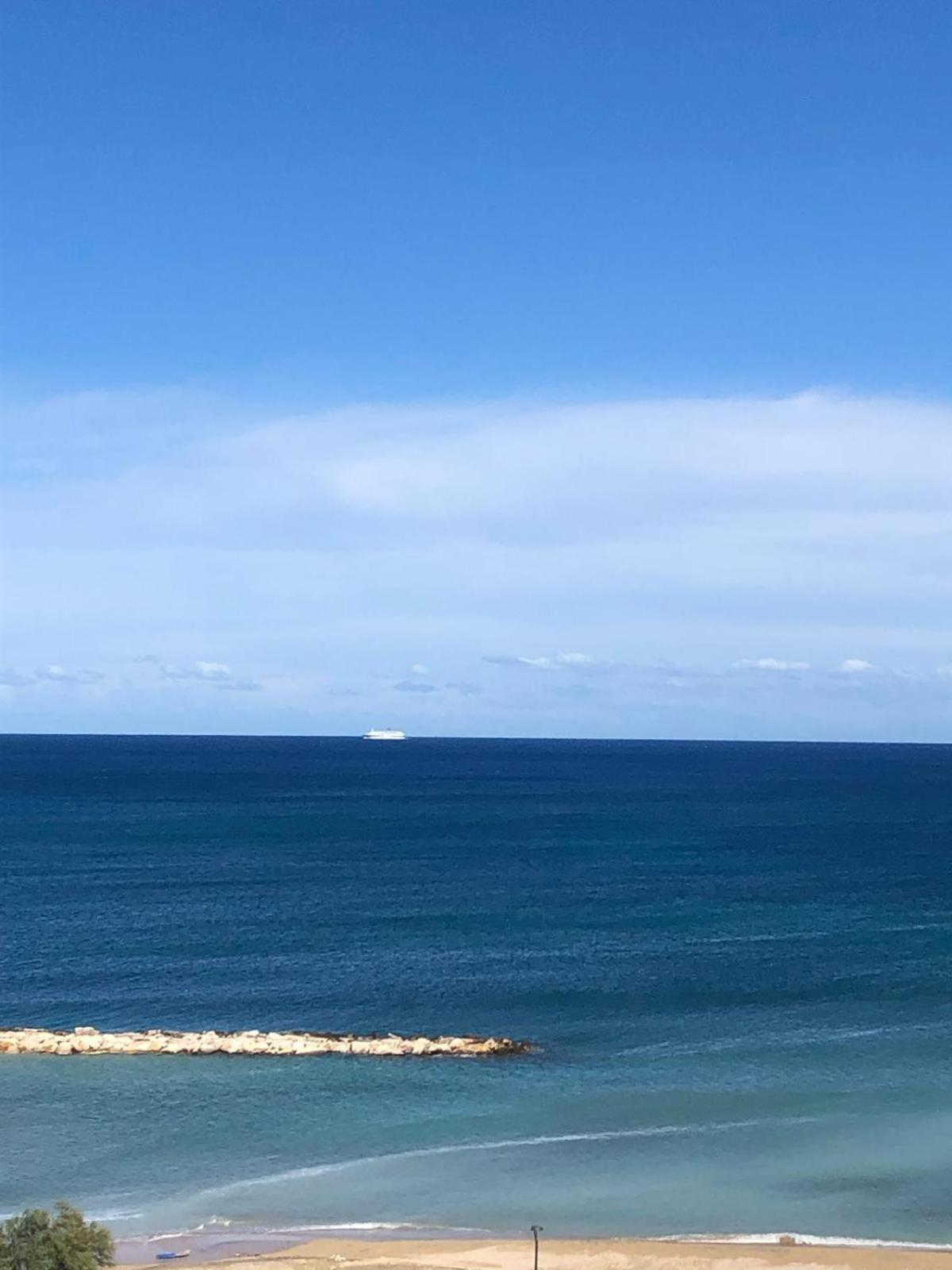 Front Beach Apartment - 3 Bedrooms Bari Bagian luar foto