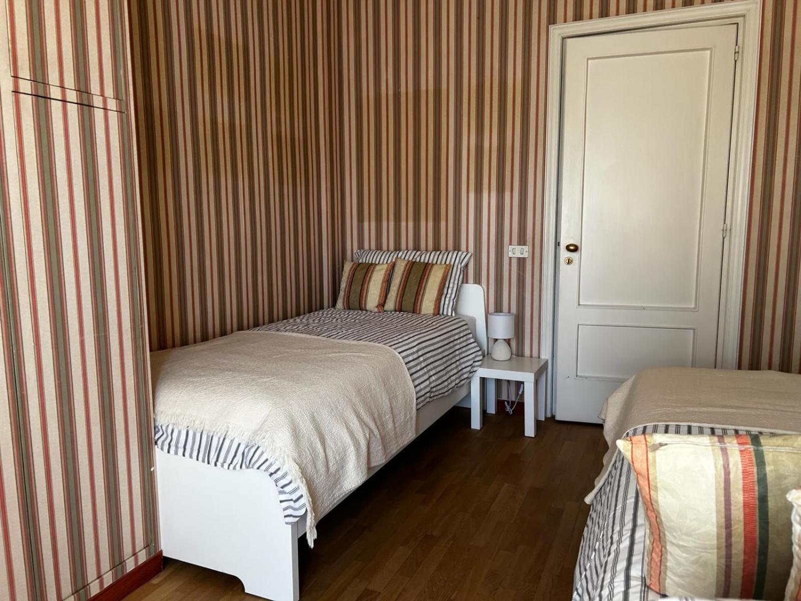 Front Beach Apartment - 3 Bedrooms Bari Bagian luar foto