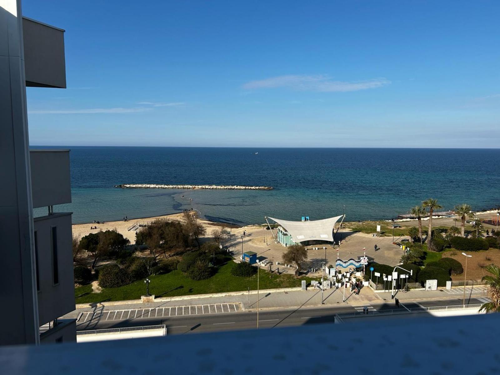 Front Beach Apartment - 3 Bedrooms Bari Bagian luar foto