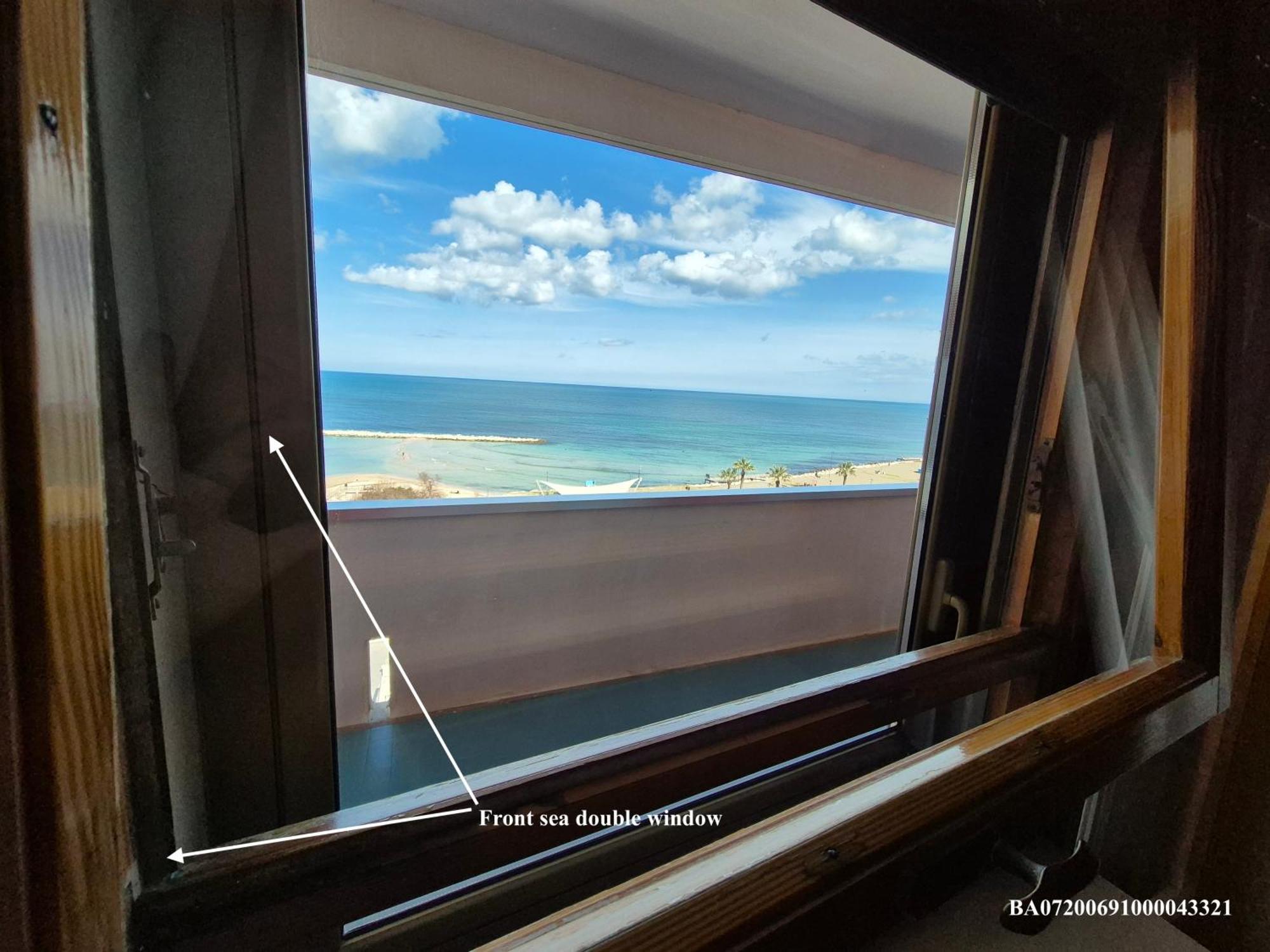 Front Beach Apartment - 3 Bedrooms Bari Bagian luar foto