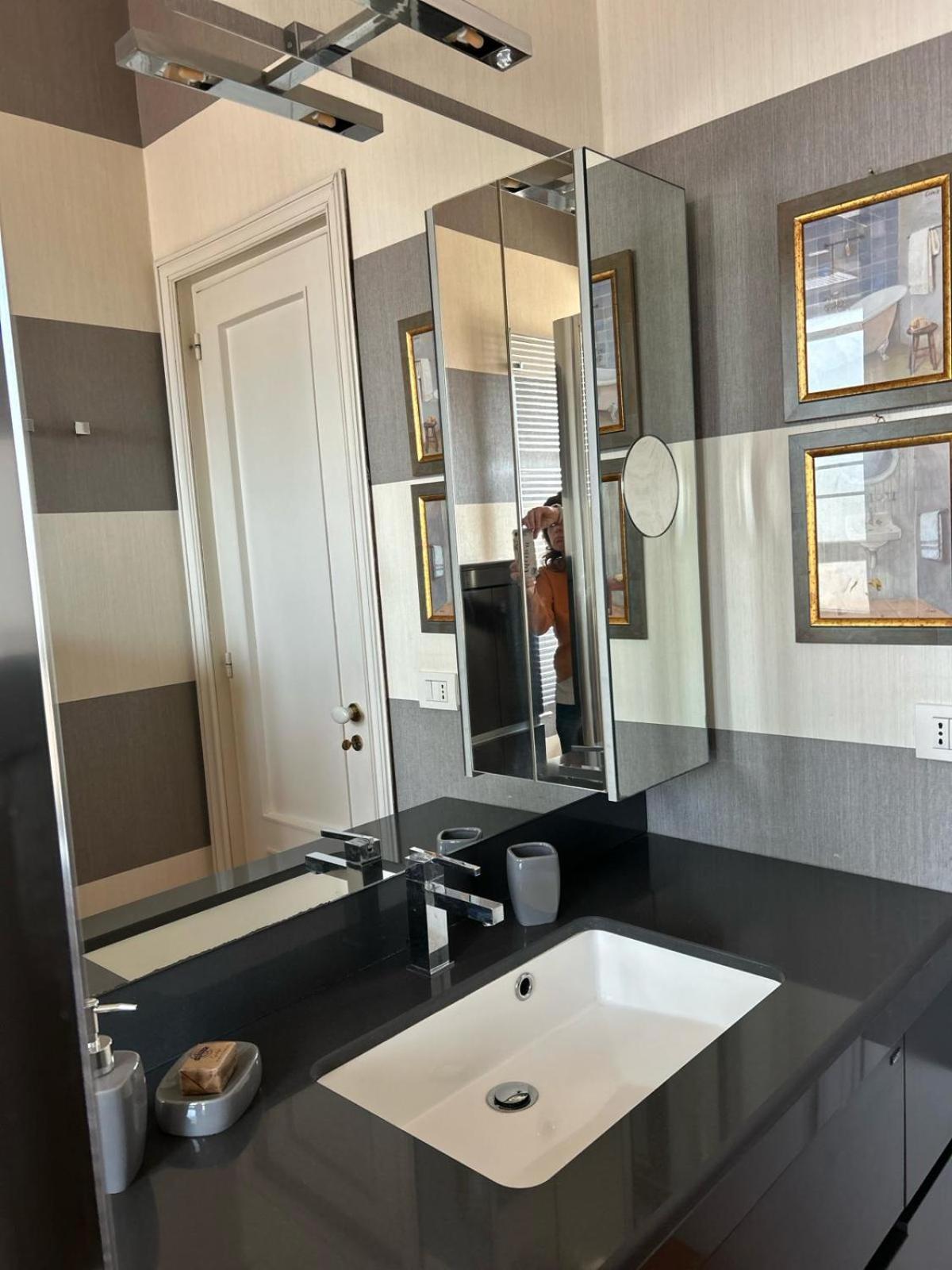 Front Beach Apartment - 3 Bedrooms Bari Bagian luar foto