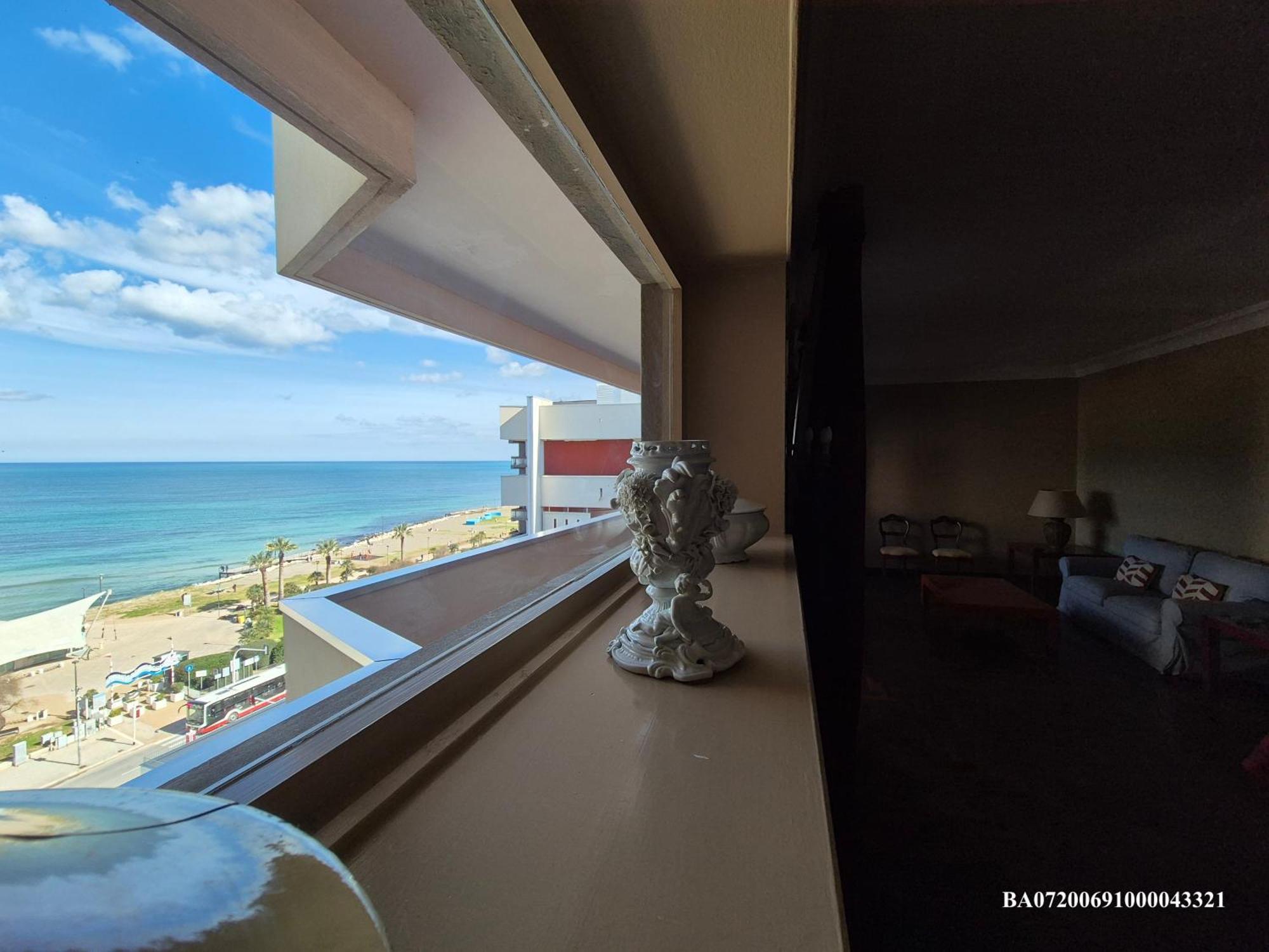 Front Beach Apartment - 3 Bedrooms Bari Bagian luar foto