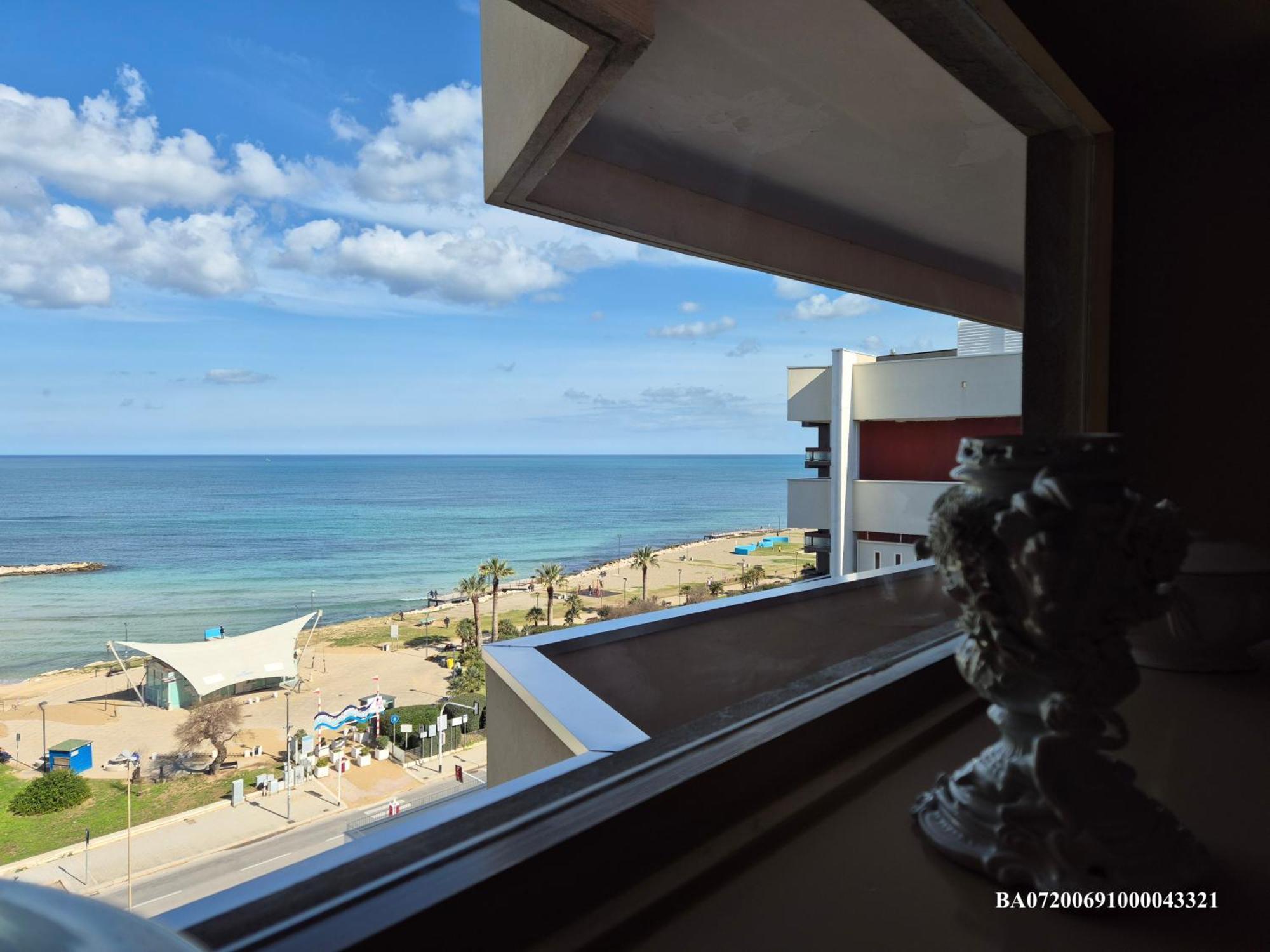 Front Beach Apartment - 3 Bedrooms Bari Bagian luar foto