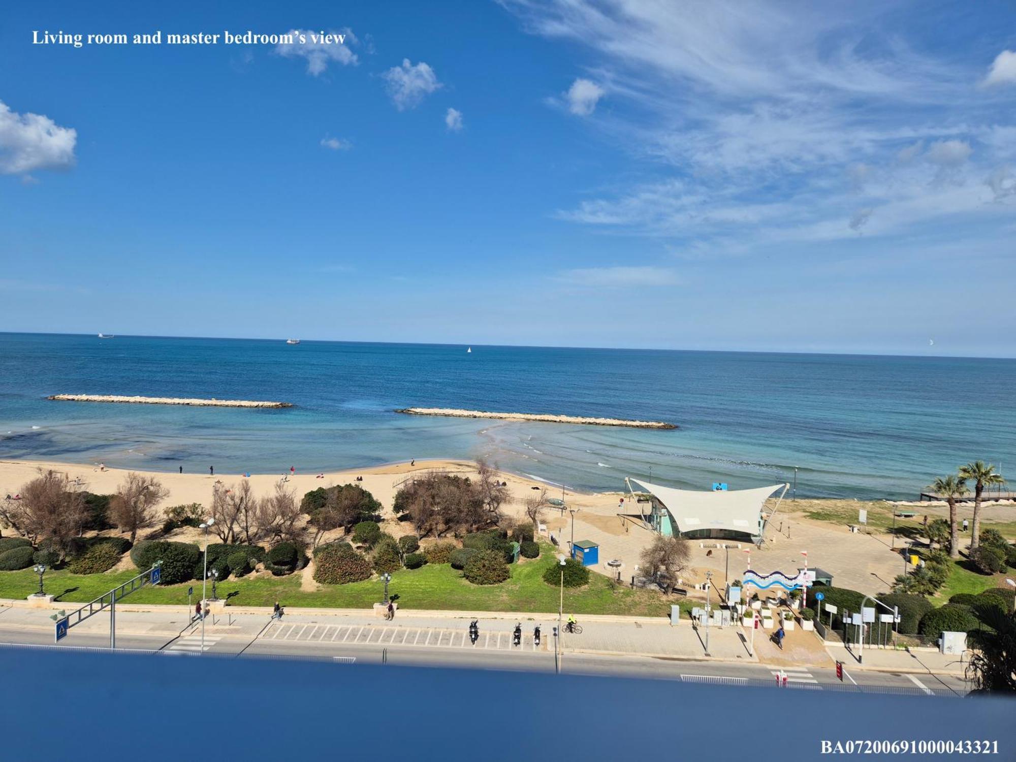 Front Beach Apartment - 3 Bedrooms Bari Bagian luar foto