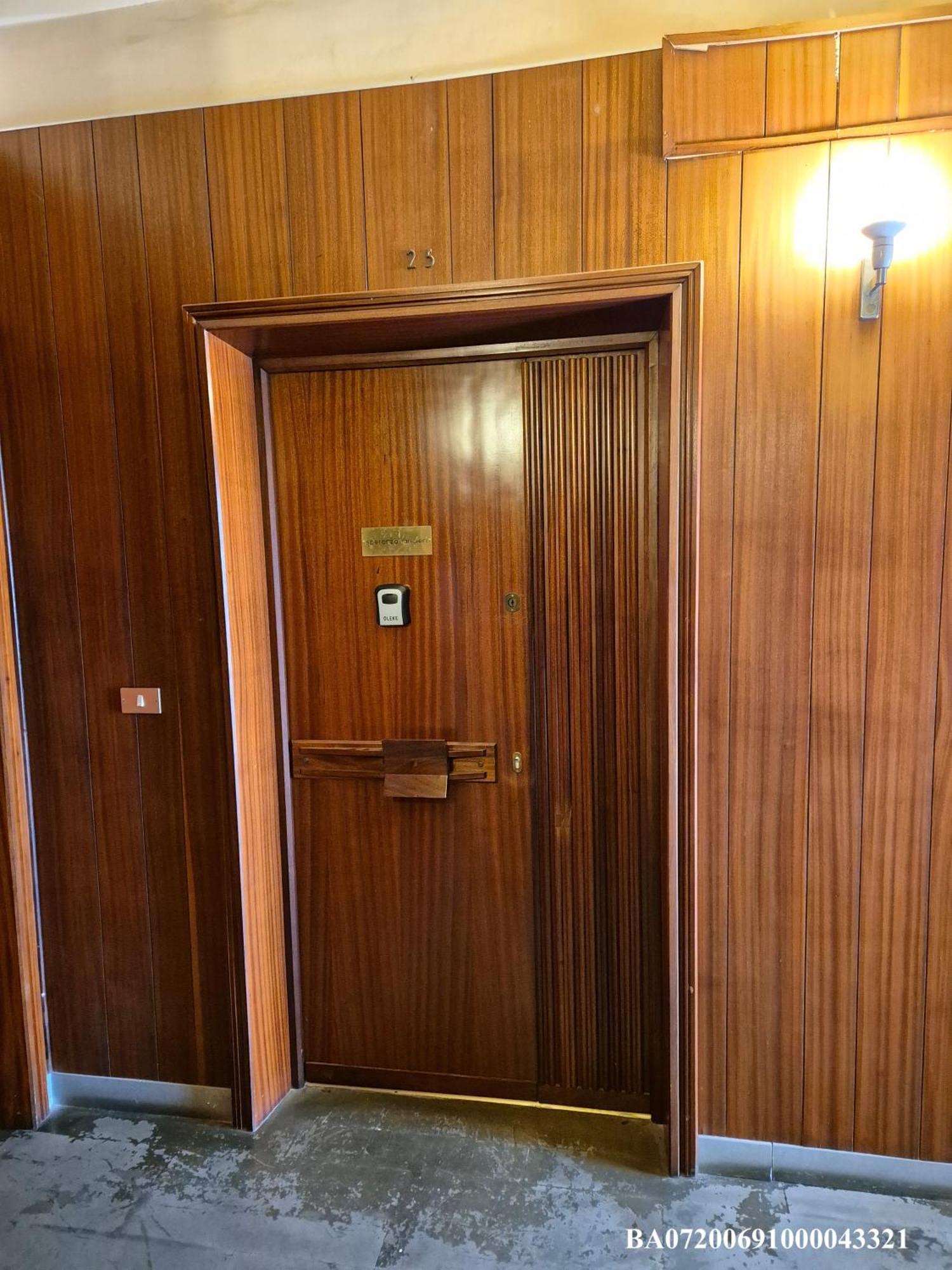 Front Beach Apartment - 3 Bedrooms Bari Bagian luar foto
