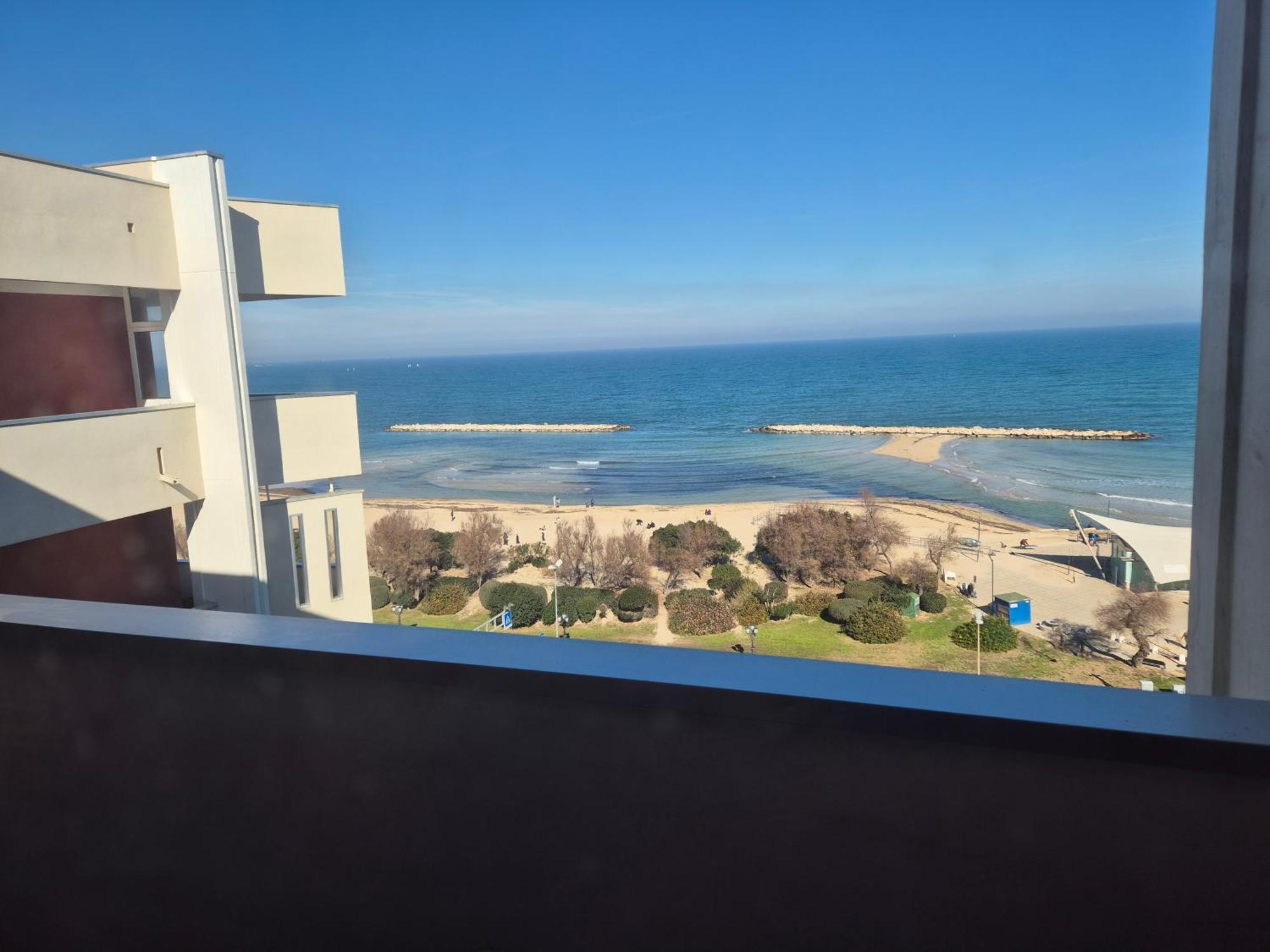 Front Beach Apartment - 3 Bedrooms Bari Bagian luar foto