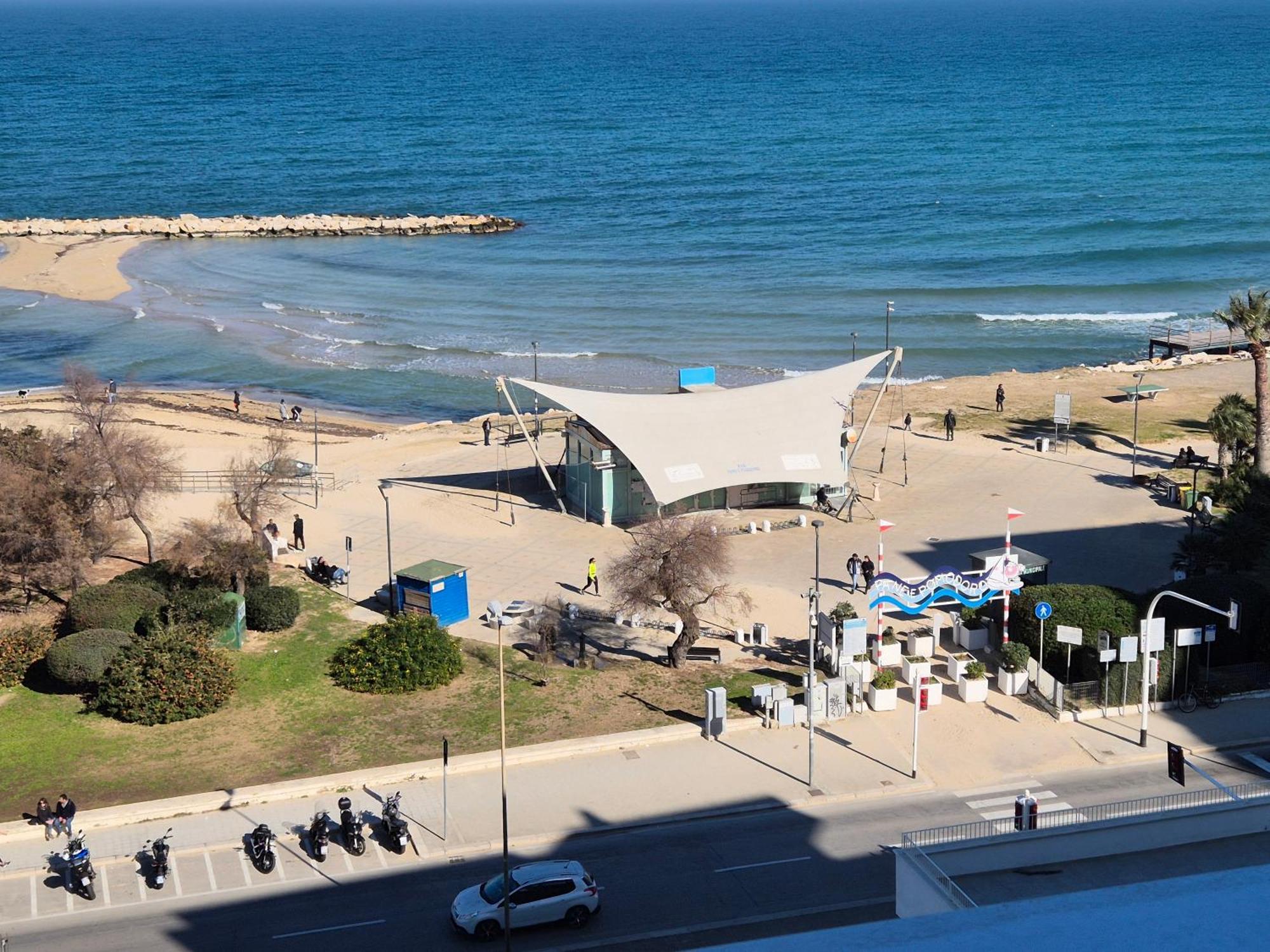 Front Beach Apartment - 3 Bedrooms Bari Bagian luar foto