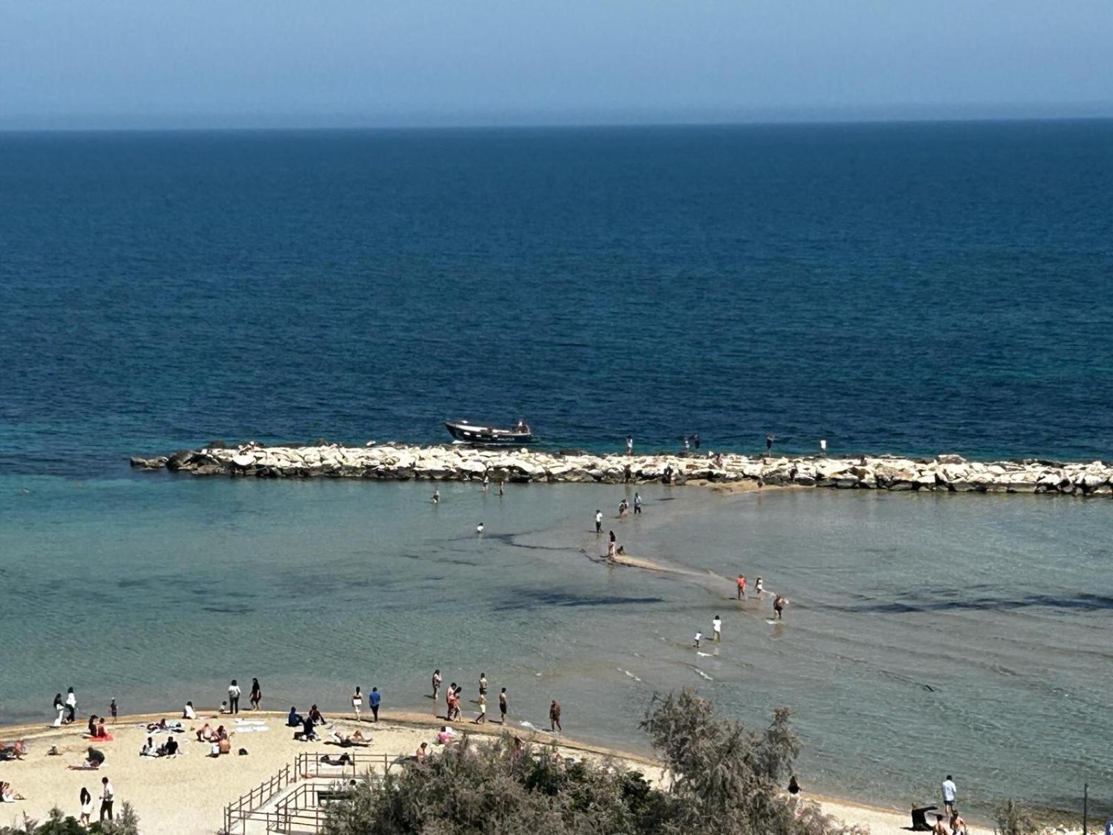 Front Beach Apartment - 3 Bedrooms Bari Bagian luar foto