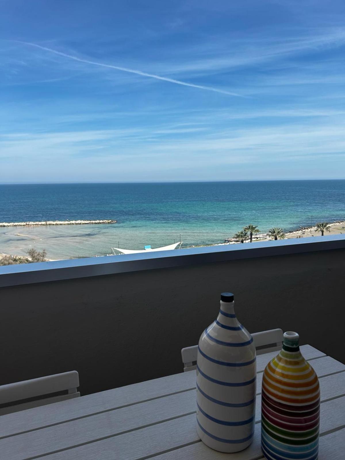 Front Beach Apartment - 3 Bedrooms Bari Bagian luar foto