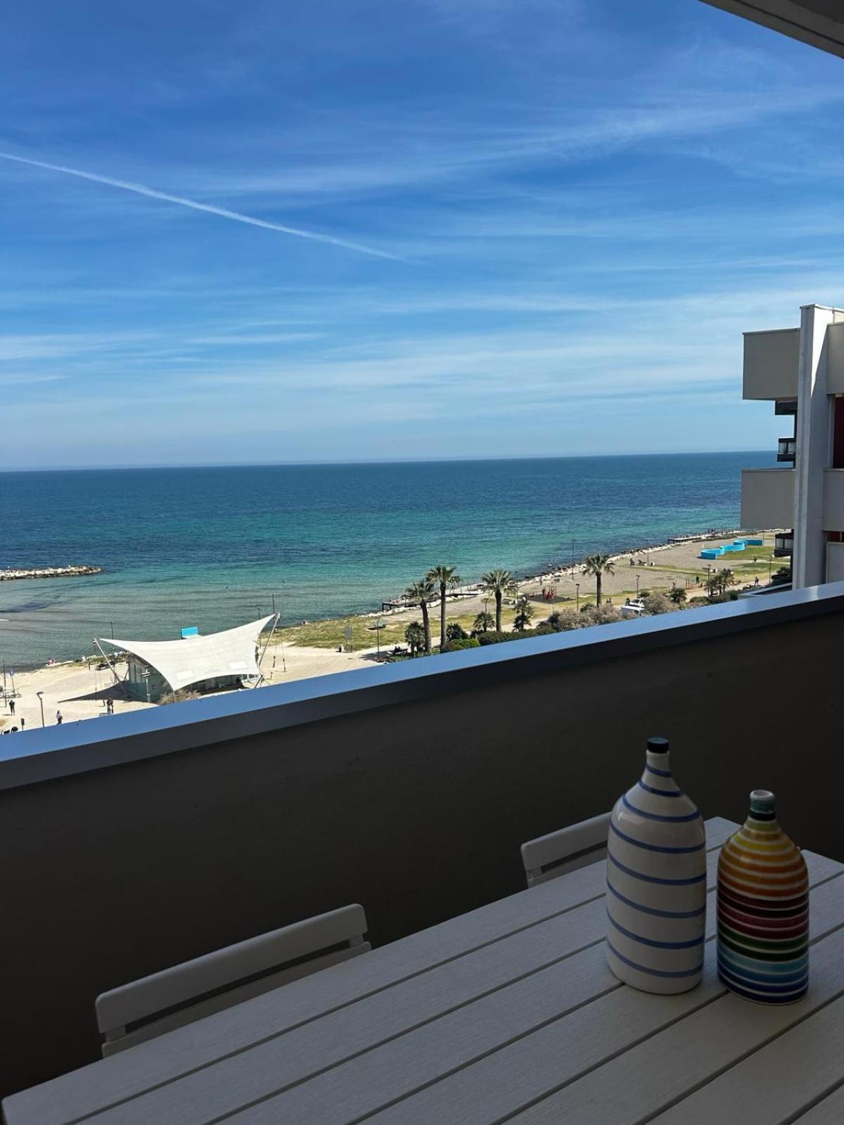 Front Beach Apartment - 3 Bedrooms Bari Bagian luar foto